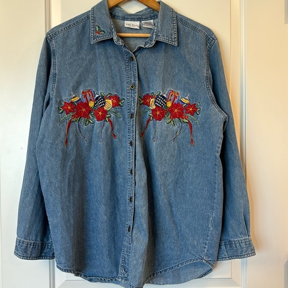 BOBBIE BROOKS Denim Button-Down Christmas ornament present poinsettia Jean shirt - Picture 1 of 15